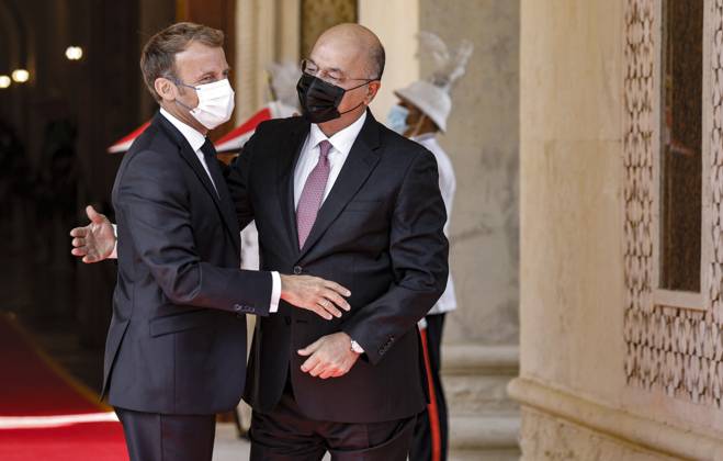 French President Emmanuel Macron in Baghdad - Iraq Iraqi President Barham Saleh (R) welcomes his French countepart Emmanuel Macron at the presidential palace in Baghdad on August 28, 2021. - Macron is among leaders set to attend a regional summit today in Iraq, with the Taliban s takeover of Afghanistan and a deadly jihadist attack in Kabul overshadowing the meeting. Photo by Ludovic Marin pool ABACAPRESS;COM Baghdad Iraq Copyright: xMarinxLudovic Pool ABACAx 778085_006 MarinxLudovic Pool ABACAx 778085_006