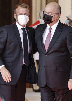 French President Emmanuel Macron in Baghdad - Iraq Iraqi President Barham Saleh (R) welcomes his French counterpart Emmanuel Macron in Baghdad on August 28, 2021. - Macron is among leaders set to attend a regional summit today in Iraq, with the Taliban s takeover of Afghanistan and a deadly jihadist attack in Kabul overshadowing the meeting. Photo by Ludovic Marin pool ABACAPRESS;COM Baghdad Iraq Copyright: xMarinxLudovic Pool ABACAx 778085_007 MarinxLudovic Pool ABACAx 778085_007