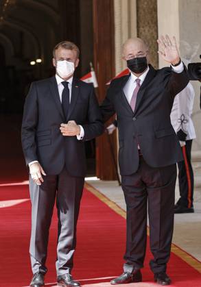 French President Emmanuel Macron in Baghdad - Iraq Iraqi President Barham Saleh (R) welcomes his French counterpart Emmanuel Macron in Baghdad on August 28, 2021. - Macron is among leaders set to attend a regional summit today in Iraq, with the Taliban s takeover of Afghanistan and a deadly jihadist attack in Kabul overshadowing the meeting. Photo by Ludovic Marin pool ABACAPRESS;COM Baghdad Iraq Copyright: xMarinxLudovic Pool ABACAx 778085_011 MarinxLudovic Pool ABACAx 778085_011