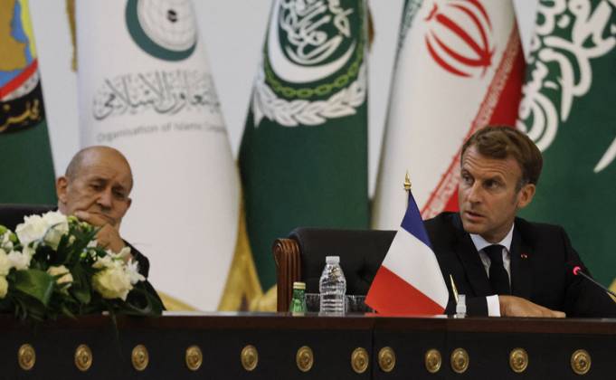 French President Emmanuel Macron in Baghdad - Iraq French President Emmanuel Macron speaks, accompanied by French Foreign Affairs Minister Jean-Yves Le Drian (L), during the Baghdad conference in the Iraqi capital on August 28, 2021. (Photo by Ludovic MARIN POOL ABACAPRESS.COM Baghdad Iraq Copyright: xMarinxLudovic Pool ABACAx 778120_027 MarinxLudovic Pool ABACAx 778120_027
