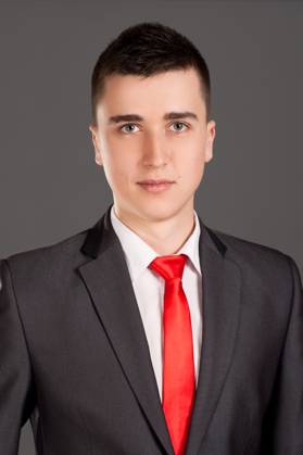 Portrait of young businessman standing on grey background Copyright: xIvanxDanikx xDesignxPicsx , 32001041 Copyright: IvanxDanikx xDesignxPics 32001041 !ACHTUNG AUFNAHMEDATUM GESCHÄTZT! RECORD DATE NOT STATED
