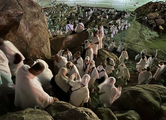 News Themen der Woche KW26 Bilder des Jahres 2023, News 06 Juni News Bilder des Tages Muslim pilgrims gather on the Mount of Mercy at the plain of Arafat during the annual haj pilgrimage, outside the holy city of Mecca, Saudi Arabia Muslim pilgrims gather on the Mount of Mercy at the plain of Arafat during the annual haj pilgrimage, outside the holy city of Mecca, Saudi Arabia, on June 27, 2023 Arafat is the site where Muslims believe the Prophet Mohammed gave his last sermon about 14 centuries ago after leading his followers on the pilgrimage. Photo by Ashraf Amra apaimages Mecca Mecca Saudi Arabia 270623_MECCA_APA_00 (8) Copyright: xapaimagesxAshrafxAmrax xapaimagesx