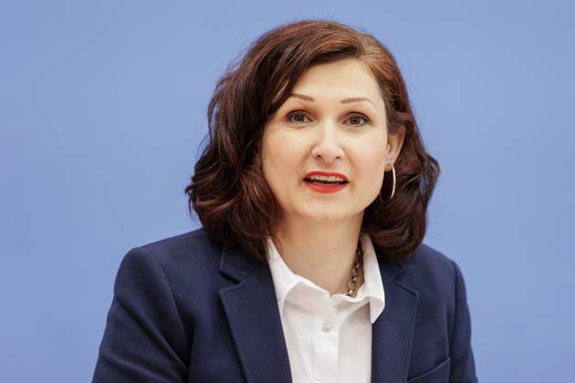 News Bilder des Tages Ferda Ataman, Bundesbeauftragte fuer Antidiskriminierung, aufgenommen im Rahmen der Vorstellung des Jahresberichts 2022 der Antidiskriminierungsstelle des Bundes in der Bundespressekonferenz in Berlin, 27.06.2023. Berlin Deutschland