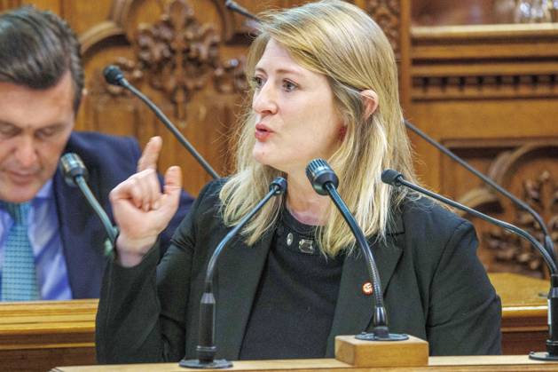 20230627 Wiener Gemeinderat - Rechnungsabschluss 2022 WIEN, OESTERREICH - JUNI 27: Abgeordnete zum Wiener Landtag und Gemeinderat und Klubobfrau Bettina Emmerling (NEOS) beim Wiener Gemeinderat - - Rechnungsabschluss 2022 im OeVP Lichtenfelsgasse am 27. Juni 2023 in Wien, Oesterreich. 230627_SEPA_10_017 Copyright: xMichaelxIndrax SEPAxMedia