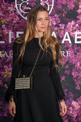 PFW Elie Saab Outside Arrivals Guest arriving at the Elie Saab show during Paris Fashion Week Haute Couture in Paris, France on January 26, 2022. Photo by Julien Reynaud APS-Medias ABACAPRESS.COM Paris France Copyright: xReynaudxJulien APS-Medias ABACAx 796221_029 ReynaudxJulien APS-Medias ABACAx 796221_029