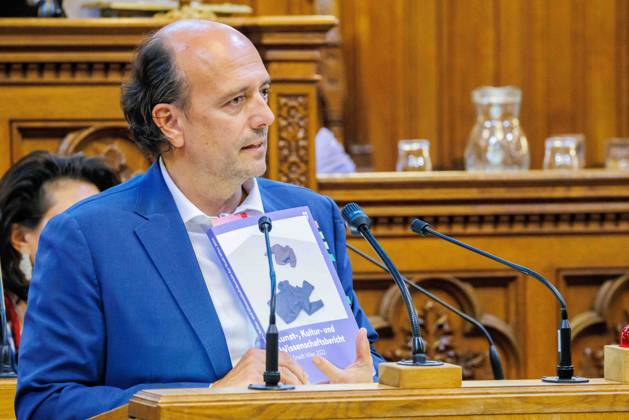 20230628 Wiener Gemeinderat - Rechnungsabschluss 2022 WIEN, OESTERREICH - JUNI 28: Abgeordneter zum Wiener Landtag und Sprecher fuer Wissenschaft, Energie, Klimaschutz, Gesundheit und Digitalisierung Stefan Gara (NEOS Wien) beim Wiener Gemeinderat - - Rechnungsabschluss 2022 im Rathaus am 28. Juni 2023 in Wien, Oesterreich. 230628_SEPA_10_155 Copyright: xmichaelxindrax SEPAxMedia