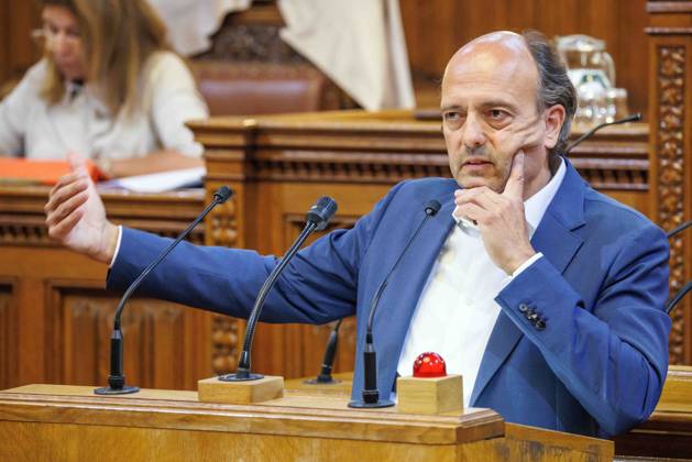 20230628 Wiener Gemeinderat - Rechnungsabschluss 2022 WIEN, OESTERREICH - JUNI 28: Abgeordneter zum Wiener Landtag und Sprecher fuer Wissenschaft, Energie, Klimaschutz, Gesundheit und Digitalisierung Stefan Gara (NEOS Wien) beim Wiener Gemeinderat - - Rechnungsabschluss 2022 im Rathaus am 28. Juni 2023 in Wien, Oesterreich. 230628_SEPA_10_022 Copyright: xmichaelxindrax SEPAxMedia