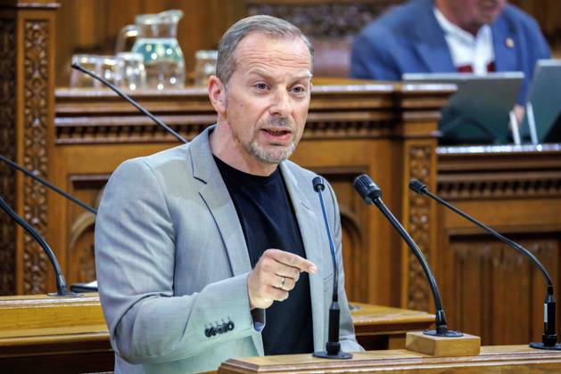 20230628 Wiener Gemeinderat - Rechnungsabschluss 2022 WIEN, OESTERREICH - JUNI 28: Abgeordneter zum Wiener Landtag und Gemeinderat Stephan Auer-Stüger (SPOe) beim Wiener Gemeinderat - - Rechnungsabschluss 2022 im Rathaus am 28. Juni 2023 in Wien, Oesterreich. 230628_SEPA_10_037 Copyright: xmichaelxindrax SEPAxMedia