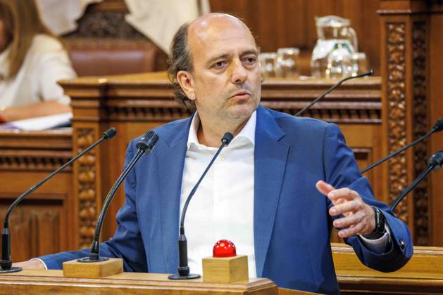 20230628 Wiener Gemeinderat - Rechnungsabschluss 2022 WIEN, OESTERREICH - JUNI 28: Abgeordneter zum Wiener Landtag und Sprecher fuer Wissenschaft, Energie, Klimaschutz, Gesundheit und Digitalisierung Stefan Gara (NEOS Wien) beim Wiener Gemeinderat - - Rechnungsabschluss 2022 im Rathaus am 28. Juni 2023 in Wien, Oesterreich. 230628_SEPA_10_010 Copyright: xmichaelxindrax SEPAxMedia
