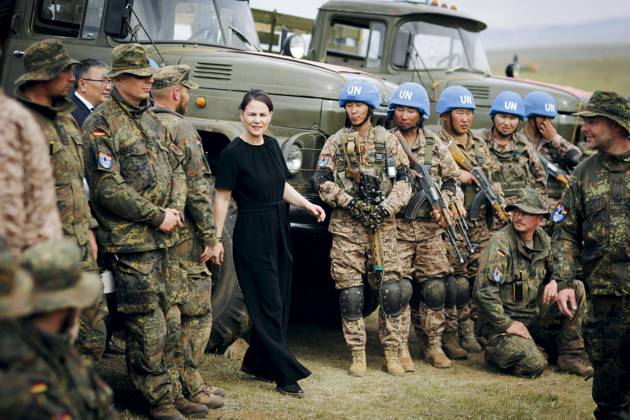News Themen der Woche KW26 Bilder des Jahres 2023, News 06 Juni News Bilder des Tages Annalena Baerbock (Buendnis 90 Die Gruenen), Bundesaussenministerin, besucht die Ausbildung mongolischer Soldatinnen und Soldaten fuer den Einsatz in VN-Friedensmissionen durch einTrainingsteam der Bundeswehr in der Kaserne Nalaikh. Nalaikh, 30.06.2023. Nalaikh Mongolei Copyright: xThomasxTrutschelx