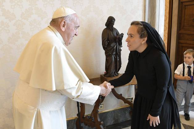 News Themen der Woche KW26 Bilder des Jahres 2023, News 06 Juni News Bilder des Tages Italy, Rome, Vatican, 2023 6 30. Pope Francis receives Stella Assange in audience at Vaticnao . Photograph by Vatican Media Catholic Press Photo RESTRICTED TO EDITORIAL USE - NO MARKETING - NO ADVERTISING CAMPAIGNS  Copyright: xVATICANxMEDIAx xipa-agency.netx xVaticanxMediax IPA_IPA38970222