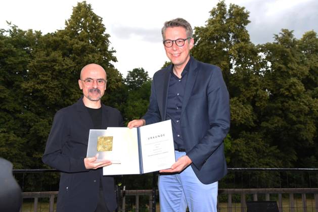 Goyo Montero Preistraeger Ballettdirektor Staatstheater Nuernberg Markus Blume Bayerischer Wissenschenschaft und Kunstminister Muenchen 04.07.2023 Bayerischen Kultursommes im Haus der Kunst Preis.Verleihung Pro meritis scientiae et litterarum Muenchen