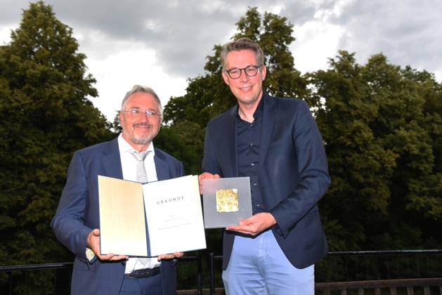 Manfred Rietzler Preistraeger Unternehmer Gruender Markus Blume Bayerischer Wissenschenschaft und Kunstminister Muenchen 04.07.2023 Bayerischen Kultursommes im Haus der Kunst Preis.Verleihung Pro meritis scientiae et litterarum Muenchen