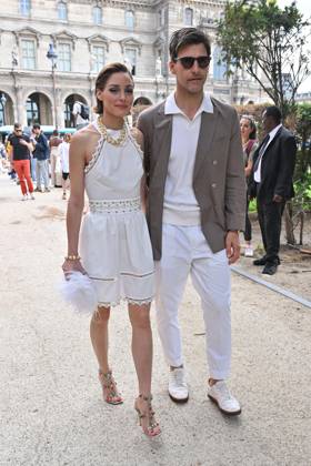 PFW Haute Couture Elie Saab Outside Arrivals JR Olivia Palermo and Johannes Huebl at Elie Saab show during Haute Couture Fashion Week in Paris, France on July 5, 2023. Photo by Julien Reynaud APS-Medias ABACAPRESS.COM Paris France  Copyright: xReynaudxJulien APS-Medias ABACAx 859674_039 ReynaudxJulien APS-Medias ABACAx 859674_039
