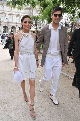 PFW Haute Couture Elie Saab Outside Arrivals JR Olivia Palermo and Johannes Huebl at Elie Saab show during Haute Couture Fashion Week in Paris, France on July 5, 2023. Photo by Julien Reynaud APS-Medias ABACAPRESS.COM Paris France  Copyright: xReynaudxJulien APS-Medias ABACAx 859674_040 ReynaudxJulien APS-Medias ABACAx 859674_040