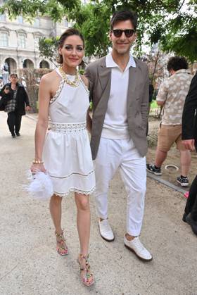 PFW Haute Couture Elie Saab Outside Arrivals JR Olivia Palermo and Johannes Huebl at Elie Saab show during Haute Couture Fashion Week in Paris, France on July 5, 2023. Photo by Julien Reynaud APS-Medias ABACAPRESS.COM Paris France  Copyright: xReynaudxJulien APS-Medias ABACAx 859674_041 ReynaudxJulien APS-Medias ABACAx 859674_041