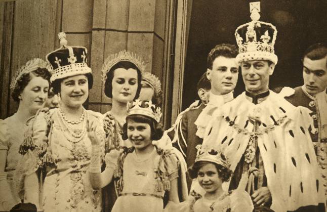 RECORD DATE NOT STATED The Royal Family on the Balcony at Buckingham Palace , 1937. Creator: Photochrom Co Ltd of London. Copyright:x5557x3608x IMAGO ,2970799 ! ACHTUNG: AUFNAHMEDATUM GESCHÄTZT!  Copyright:5557x3608x IMAGO