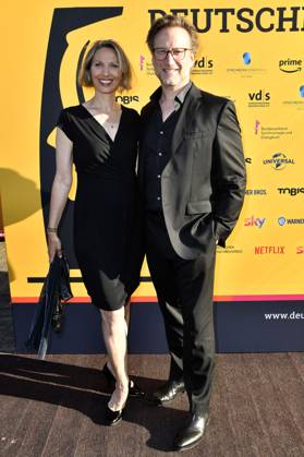 Sascha Rotermund mit Begleitung bei der Verleihung des Deutschen Synchronpreises 2023 im Tipi am Kanzleramt. Berlin, 07.07.2023