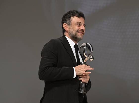 The last day of the 57th Karlovy Vary International Film Festival, July 8, 2023. Iranian-British director Babak Jalali receives the Directing Award for Fremont at the closing ceremony. (CTKxPhoto KaterinaxSulova) CTKPhotoP2023070805013  CTKPhotoP2023070805013