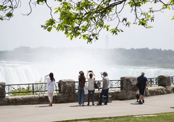 July 8, 2023, Niagara Fallas, Ontario, Canada: July 10, 2023. Niagara Falls is composed of three waterfalls at the Southern end of the Niagara River Gorge. It drains Lake Erie into Lake Ontario and defines the United States Canada border between the twin cities of Niagara Falls, Ontario and Niagara Falls, New York. Horseshoe Falls is nearest the Canadian shore and can be seen from the walk along the shoreline in Niagara Park. Niagara Fallas Canada - ZUMAl92_ 20230708_zaf_l92_018 Copyright: xRalphxLauerx