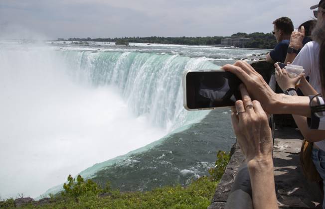 July 8, 2023, Niagara Fallas, Ontario, Canada: July 10, 2023. Niagara Falls is composed of three waterfalls at the Southern end of the Niagara River Gorge. It drains Lake Erie into Lake Ontario and defines the United States Canada border between the twin cities of Niagara Falls, Ontario and Niagara Falls, New York. Horseshoe Falls is nearest the Canadian shore and can be seen from the walk along the shoreline in Niagara Park. Niagara Fallas Canada - ZUMAl92_ 20230708_zaf_l92_022 Copyright: xRalphxLauerx