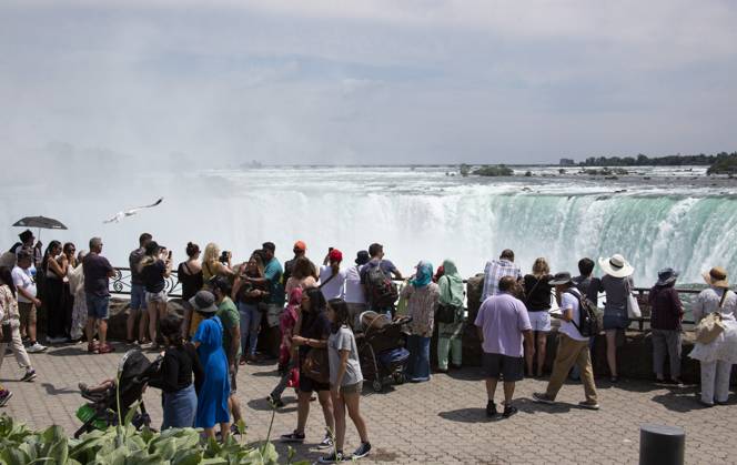 July 8, 2023, Niagara Fallas, Ontario, Canada: July 10, 2023. Niagara Falls is composed of three waterfalls at the Southern end of the Niagara River Gorge. It drains Lake Erie into Lake Ontario and defines the United States Canada border between the twin cities of Niagara Falls, Ontario and Niagara Falls, New York. Horseshoe Falls is nearest the Canadian shore and can be seen from the walk along the shoreline in Niagara Park. Niagara Fallas Canada - ZUMAl92_ 20230708_zaf_l92_025 Copyright: xRalphxLauerx