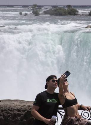 July 8, 2023, Niagara Fallas, Ontario, Canada: July 10, 2023. Niagara Falls is composed of three waterfalls at the Southern end of the Niagara River Gorge. It drains Lake Erie into Lake Ontario and defines the United States Canada border between the twin cities of Niagara Falls, Ontario and Niagara Falls, New York. Horseshoe Falls is nearest the Canadian shore and can be seen from the walk along the shoreline in Niagara Park. Niagara Fallas Canada - ZUMAl92_ 20230708_zaf_l92_032 Copyright: xRalphxLauerx