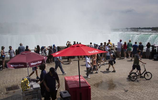 July 8, 2023, Niagara Fallas, Ontario, Canada: July 10, 2023. Niagara Falls is composed of three waterfalls at the Southern end of the Niagara River Gorge. It drains Lake Erie into Lake Ontario and defines the United States Canada border between the twin cities of Niagara Falls, Ontario and Niagara Falls, New York. Horseshoe Falls is nearest the Canadian shore and can be seen from the walk along the shoreline in Niagara Park. Niagara Fallas Canada - ZUMAl92_ 20230708_zaf_l92_034 Copyright: xRalphxLauerx