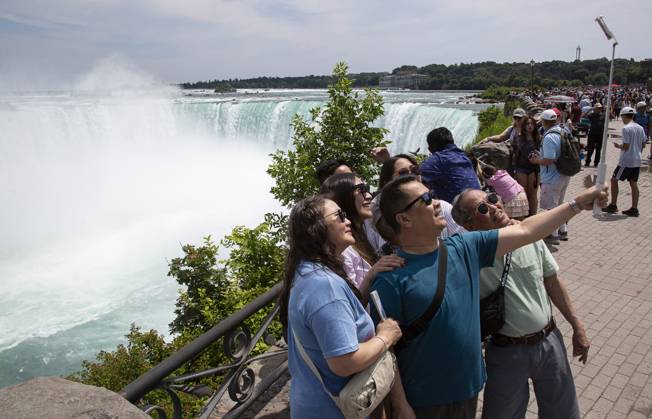 July 8, 2023, Niagara Fallas, Ontario, Canada: July 10, 2023. Niagara Falls is composed of three waterfalls at the Southern end of the Niagara River Gorge. It drains Lake Erie into Lake Ontario and defines the United States Canada border between the twin cities of Niagara Falls, Ontario and Niagara Falls, New York. Horseshoe Falls is nearest the Canadian shore and can be seen from the walk along the shoreline in Niagara Park. Niagara Fallas Canada - ZUMAl92_ 20230708_zaf_l92_012 Copyright: xRalphxLauerx