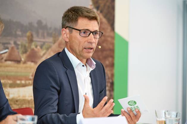 Die Welthungerhilfe stellt am 13.07.2023 in Berlin ihren Jahresbericht 2022 vor. Die durch den Krieg in der Ukraine gestiegenen Lebensmittelpreise fuehrten zu mehr Hunger in der Welt. Viele Menschen koennten sich Grundnahrungsmittel nicht mehr leisten, warnt die Welthungerhilfe. Im Bild: Mathias Mogge, Generalsekretaer Welthungerhilfe. (Siehe epd-Meldung vom 13.07.2023) EDITORIAL USE ONLY