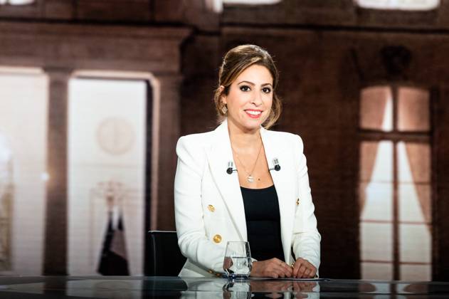 Elysee 2022 Politics Show - Paris French TV journalist Lea Salame sits on stage during the last TV Show Elysee 2022, produced in the France Television Studio, in La Plaine Saint Denis, on the outskirt of Paris, France on April 5, 2022. Photo by Daniel Derajinski ABACAPRESS.COM Paris France  Copyright: xDerajinskixDaniel ABACAx 805151_059 DerajinskixDaniel ABACAx 805151_059 