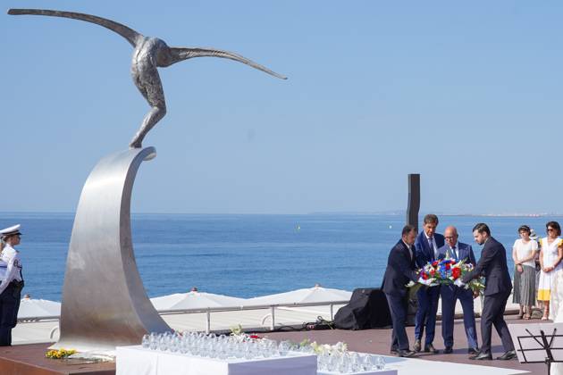 Bilder des Jahres 2023, News 07 Juli News Themen der Woche KW28 News Bilder des Tages Frankreich, Gedenken am Jahrestag des Terroranschlags in Nizza 2016 DÃ pÃ t de gerbe - Eric Ciotti NEWS : CÃ rÃ monie d™hommage aux victimes de l™attentat de Nice du 14 juillet 2016 - Nice - 14 07 2023 NorbertScanella Panoramic 