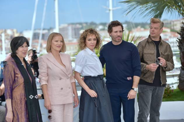 Cannes - Un Certain Regard Jury Photocall Benjamin Biolay, Valeria Golino and Edgar Ramirez attending the photocall of the jury of the Un Certain Regard section during the 75th annual Cannes film festival at Palais des Festivals on May 18, 2022 in Cannes, France. Photo by Franck Castel ABACAPRESS.COM Cannes France Copyright: xCastelxFranck ABACAx 810267_023 CastelxFranck ABACAx 810267_023