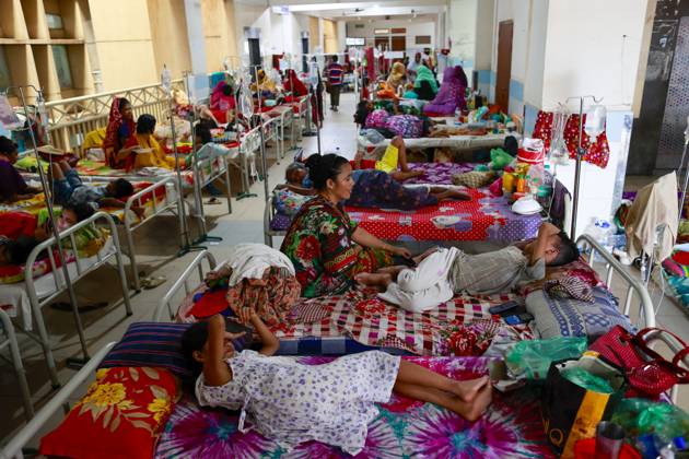 Bangladesh Confronts Surge In Dengue Cases - Dhaka Children suffer from dengue fever receive medical treatment at a hospital, in Dhaka, Bangladesh, July 14, 2023. . Dengue infection has increased five times since 1 January to 31 May this year in Bangladesh. Children aged less than 15 years suffer from dengue fever the most. Dengue infection rates are usually high during monsoon and in the slum areas. Four variations of this virus have been identified. If infected with more than one variation or for the second time, severity of the infection is way more intense. Since many children are being diagnosed with dengue for the second or third time now, the situation is getting complicated. Meanwhile, many children with dengue infection are being a Copyright: xSuvraxKantixDas ABACAx 860725_016 SuvraxKantixDas ABACAx 860725_016