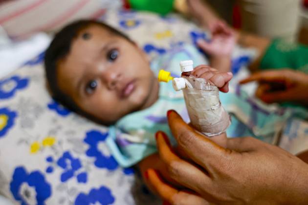 Bangladesh Confronts Surge In Dengue Cases - Dhaka Children suffer from dengue fever receive medical treatment at a hospital, in Dhaka, Bangladesh, July 14, 2023. . Dengue infection has increased five times since 1 January to 31 May this year in Bangladesh. Children aged less than 15 years suffer from dengue fever the most. Dengue infection rates are usually high during monsoon and in the slum areas. Four variations of this virus have been identified. If infected with more than one variation or for the second time, severity of the infection is way more intense. Since many children are being diagnosed with dengue for the second or third time now, the situation is getting complicated. Meanwhile, many children with dengue infection are being a Copyright: xSuvraxKantixDas ABACAx 860725_020 SuvraxKantixDas ABACAx 860725_020