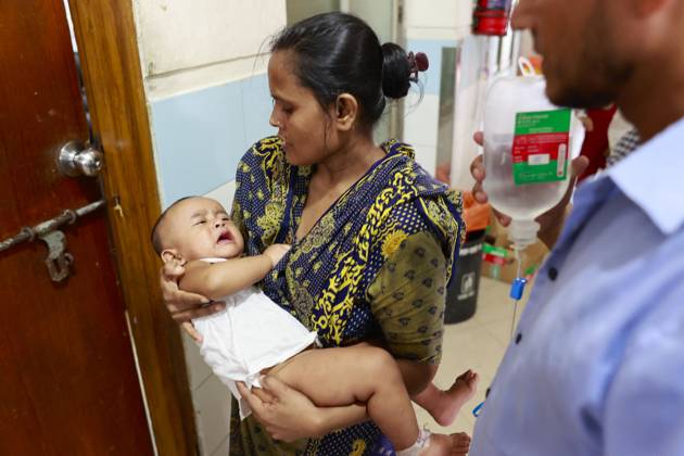 Bangladesh Confronts Surge In Dengue Cases - Dhaka Children suffer from dengue fever receive medical treatment at a hospital, in Dhaka, Bangladesh, July 14, 2023. . Dengue infection has increased five times since 1 January to 31 May this year in Bangladesh. Children aged less than 15 years suffer from dengue fever the most. Dengue infection rates are usually high during monsoon and in the slum areas. Four variations of this virus have been identified. If infected with more than one variation or for the second time, severity of the infection is way more intense. Since many children are being diagnosed with dengue for the second or third time now, the situation is getting complicated. Meanwhile, many children with dengue infection are being a Copyright: xSuvraxKantixDas ABACAx 860725_021 SuvraxKantixDas ABACAx 860725_021