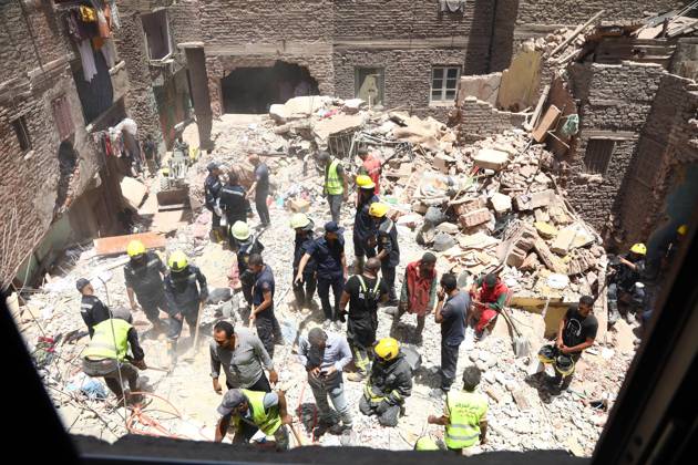 Bilder des Jahres 2023, News 07 Juli News Bilder des Tages (230717) -- CAIRO, July 17, 2023 -- Rescuers work at a building collapse accident site in Cairo, Egypt, July 17, 2023. At least seven people were killed and another one was wounded on Monday after a five-story building collapsed here in the Egyptian capital. ) EGYPT-CAIRO-BUILDING COLLAPSE-AFTERMATH AhmedxGomaa 