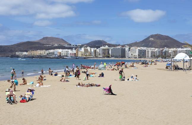 Strand Playa de las Canteras, Las Palmas, Provinz Las Palmas, Gran Canaria, Kanarische Inseln, Spanien, baden, Bikini, Sonne, Meer, Touristen, Europa Copyright: imageBROKER/MartinaxKatz ibxcxb09426843