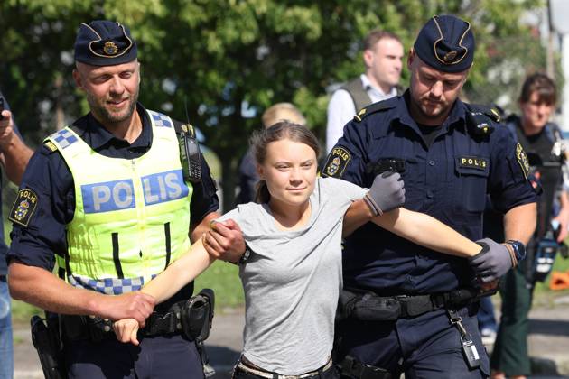 MALMÖ 20230724 Climate activist Greta Thunberg is taken away by police as she takes part in a new climate action in the Oil Harbour in Malmö on Monday The action comes just hours after Thunberg was sentenced to a daily fine for a similar action on June 19 - also in the Oil Harbour MALMÖ Sweden x10600x  Copyright: xAndreasxHillergren TTx GRETA THUNBERG OLJEHAMNEN I MALMÖ TTABB0000000000202682