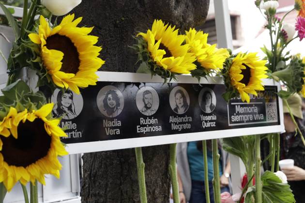 Bilder des Jahres 2023, News 07 Juli News Themen der Woche KW30 News Bilder des Tages 8 years without justice for the victims of the Narvarte case in Mexico July 30, 2023, Mexico City, Mexico: Family members, activists, and friends of Ruben Espinosa Becerril, Nadia Vera, Mile Virginia Martin, Yesenia Quiroz, and Olivia Alejandra Negrete, murdered on July 31, 2015 in an apartment in the Narvarte neighborhood ; pay homage to 8 years of the multi-homicide and demand justice at the scene of the crime in Mexico City. on July 30, 2023 in Mexico City, Mexico, Credit:Luis Barron Eyepix Group Avalon Mexico, Mexico City, Mexico City Copyright: xLuisxBarronx xEyepixxGroupx xAvalonx 0793141285