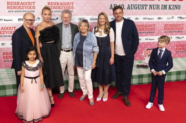 Bilder des Jahres 2023, Entertainment 08 August Entertainment Themen der Woche KW31 Entertainment Bilder des Tages Simon Schwarz, Aadya Ponnada, Lisa Maria Potthoff, Paul Breitner, Hildegard Breitner, Judith Gerlach, Sebastian Bezzel und Carlos Bliesath bei der Premiere des Kinofilms Rehragout-Rendezvous im Mathäser Filmpalast. München, 31.07.2023