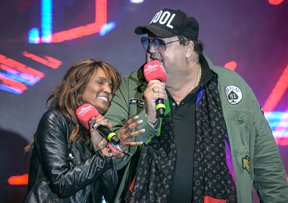 05.08.2023, xlakx, Entertainment Musik, SchlagerHammer 2023 in Oranienburg emspor, v.l. Gemeinsam mit Andreas Ellermann will Nadja Abd el Farrag groß rauskommen. Heute feiern beide beim SchlagerHammer in Oranienburg ihren ersten Schlager-Festival Auftritt bei der grossen Schlager Radio Sommerparty im Schlosspark Oranienburg. Oranienburg