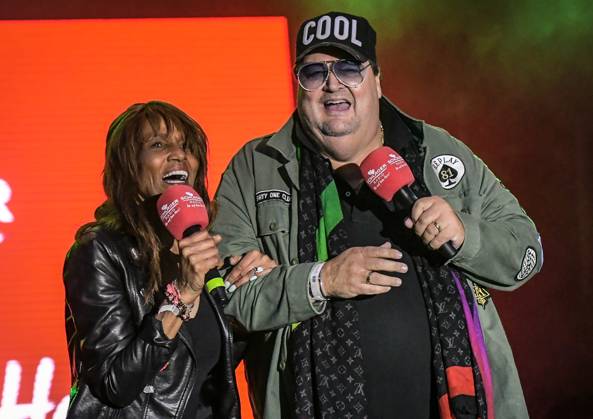 05.08.2023, xlakx, Entertainment Musik, SchlagerHammer 2023 in Oranienburg emspor, v.l. Gemeinsam mit Andreas Ellermann will Nadja Abd el Farrag groß rauskommen. Heute feiern beide beim SchlagerHammer in Oranienburg ihren ersten Schlager-Festival Auftritt bei der grossen Schlager Radio Sommerparty im Schlosspark Oranienburg. Oranienburg