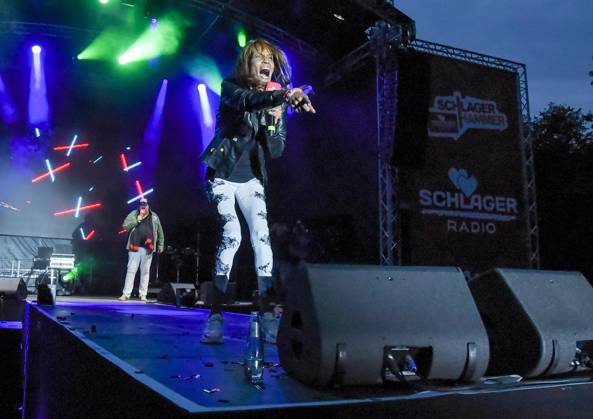 05.08.2023, xlakx, Entertainment Musik, SchlagerHammer 2023 in Oranienburg emspor, v.l. Nadja Abd el Farrag bei der grossen Schlager Radio Sommerparty im Schlosspark Oranienburg. Oranienburg