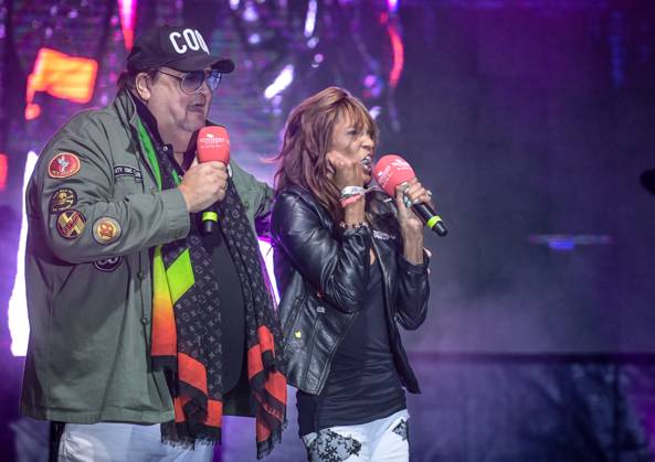 05.08.2023, xlakx, Entertainment Musik, SchlagerHammer 2023 in Oranienburg emspor, v.l. Gemeinsam mit Andreas Ellermann will Nadja Abd el Farrag groß rauskommen. Heute feiern beide beim SchlagerHammer in Oranienburg ihren ersten Schlager-Festival Auftritt. Oranienburg
