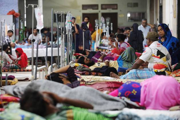 Bangladesh Confronts Surge In Dengue Cases - Dhaka People suffering from dengue fever as they admitted for treatment at a government hospital in Dhaka, Bangladesh, on August 12, 2023. The dengue outbreak in Bangladesh has taken a worrisome turn as the number of cases and fatalities continue to rise, signaling an alarming trend this year. Photo by Habibur Rahman ABACAPRESS.COM Dhaka 1100 Bangladesh Copyright: xHabiburxRahman ABACAx 863765_001 HabiburxRahman ABACAx 863765_001