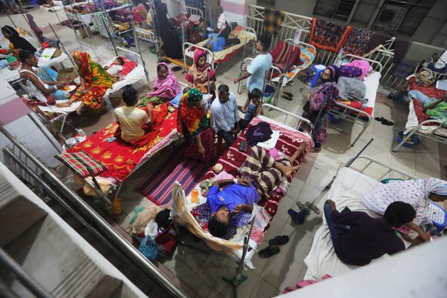 Bangladesh Confronts Surge In Dengue Cases - Dhaka People suffering from dengue fever as they admitted for treatment at a government hospital in Dhaka, Bangladesh, on August 12, 2023. The dengue outbreak in Bangladesh has taken a worrisome turn as the number of cases and fatalities continue to rise, signaling an alarming trend this year. Photo by Habibur Rahman ABACAPRESS.COM Dhaka 1100 Bangladesh Copyright: xHabiburxRahman ABACAx 863765_002 HabiburxRahman ABACAx 863765_002
