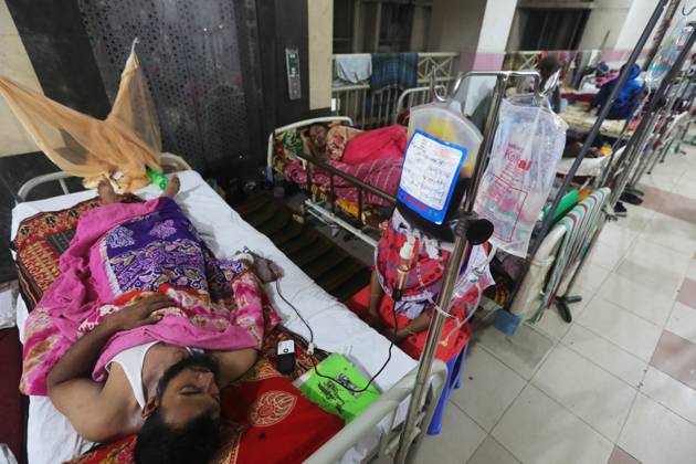 Bangladesh Confronts Surge In Dengue Cases - Dhaka People suffering from dengue fever as they admitted for treatment at a government hospital in Dhaka, Bangladesh, on August 12, 2023. The dengue outbreak in Bangladesh has taken a worrisome turn as the number of cases and fatalities continue to rise, signaling an alarming trend this year. Photo by Habibur Rahman ABACAPRESS.COM Dhaka 1100 Bangladesh Copyright: xHabiburxRahman ABACAx 863765_004 HabiburxRahman ABACAx 863765_004