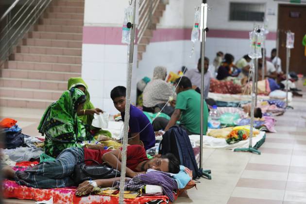 Bangladesh Confronts Surge In Dengue Cases - Dhaka People suffering from dengue fever as they admitted for treatment at a government hospital in Dhaka, Bangladesh, on August 12, 2023. The dengue outbreak in Bangladesh has taken a worrisome turn as the number of cases and fatalities continue to rise, signaling an alarming trend this year. Photo by Habibur Rahman ABACAPRESS.COM Dhaka 1100 Bangladesh Copyright: xHabiburxRahman ABACAx 863765_005 HabiburxRahman ABACAx 863765_005