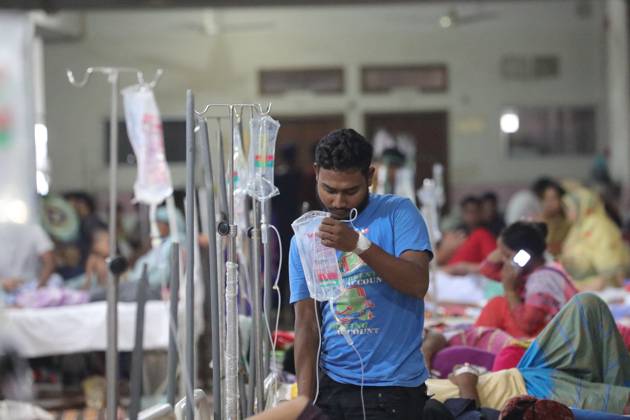 Bangladesh Confronts Surge In Dengue Cases - Dhaka People suffering from dengue fever as they admitted for treatment at a government hospital in Dhaka, Bangladesh, on August 12, 2023. The dengue outbreak in Bangladesh has taken a worrisome turn as the number of cases and fatalities continue to rise, signaling an alarming trend this year. Photo by Habibur Rahman ABACAPRESS.COM Dhaka 1100 Bangladesh Copyright: xHabiburxRahman ABACAx 863765_006 HabiburxRahman ABACAx 863765_006